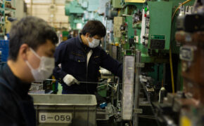 【高校生】働きながら技術を身につける！未経験から始める製造業サムネイル