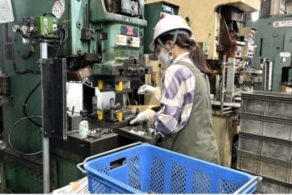 未経験の女性でも安心！昭栄製作所ではじめる製造業のお仕事サムネイル