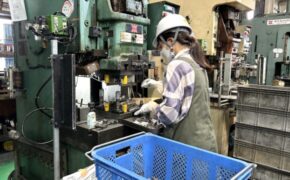 女性でも製造業で活躍できる！知識ゼロからでも大丈夫な職場とはサムネイル