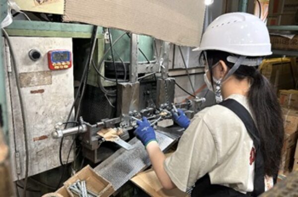 女性でも製造業で活躍できる！知識ゼロからでも大丈夫な職場とはサムネイル